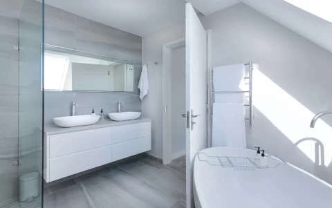 Tủ Lavabo Âm Bàn và Trên Bàn: Lựa Chọn Hoàn Hảo Cho Phòng Tắm Hiện Đại